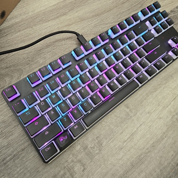 Custom Mechanical GMMK Keyboard (Cherry Brown Switches) - Picture 1 of 9